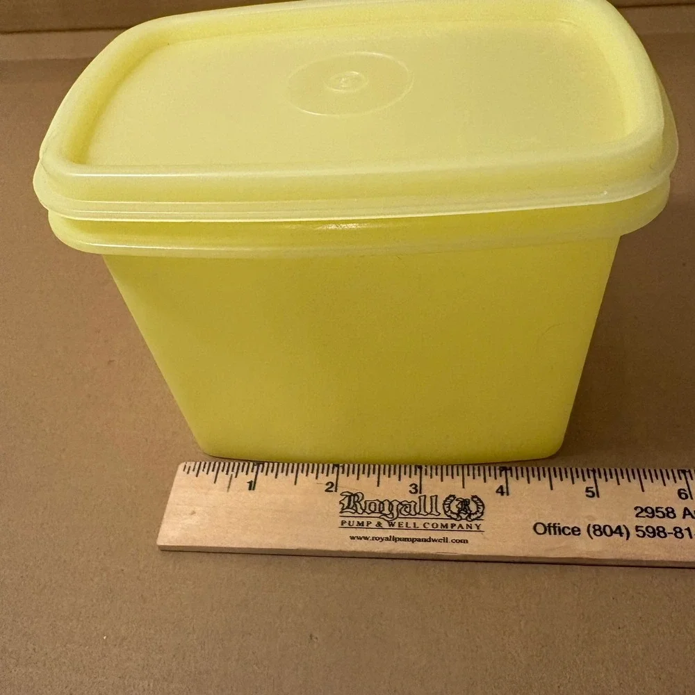 Vintage Yellow‎ Tupperware Food Storage Container with Lid 1234-9